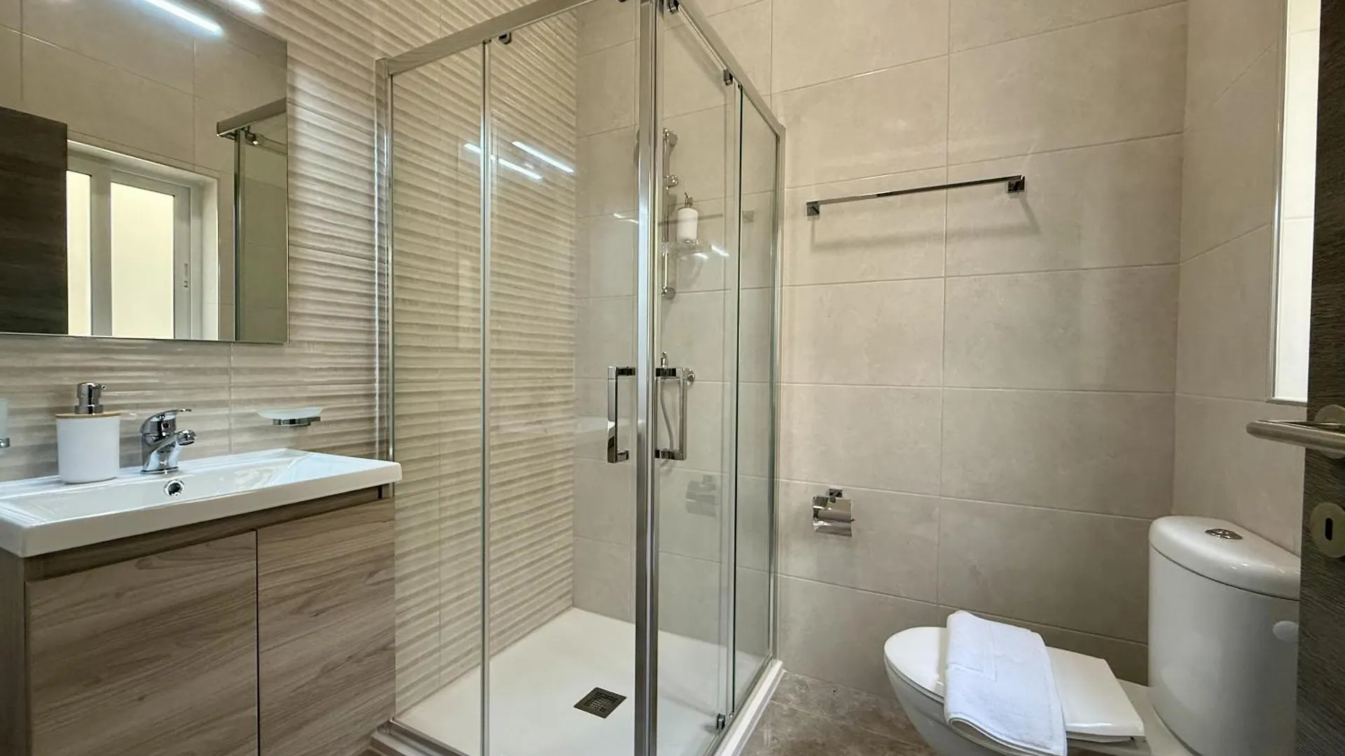 New Apartment! Walking Distance To The Three Cities By Sf Homes Fgura 0*,